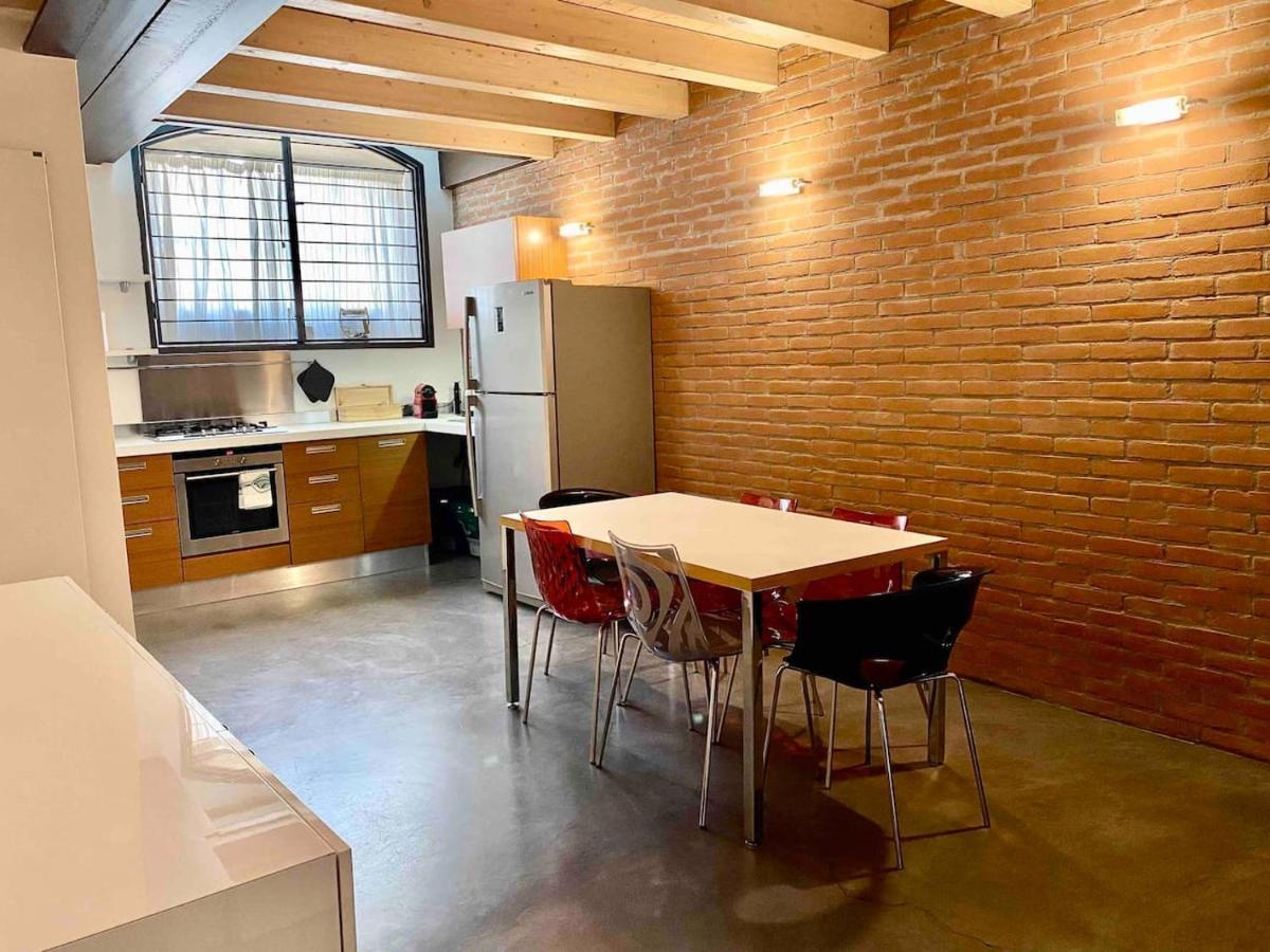 Luxury Industrial Apt Vicino Al Centro Con Garage เบรเชีย ภายนอก รูปภาพ