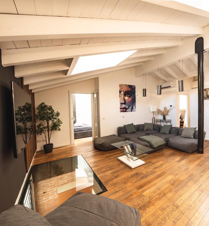 Luxury Industrial Apt Vicino Al Centro Con Garage เบรเชีย ภายนอก รูปภาพ