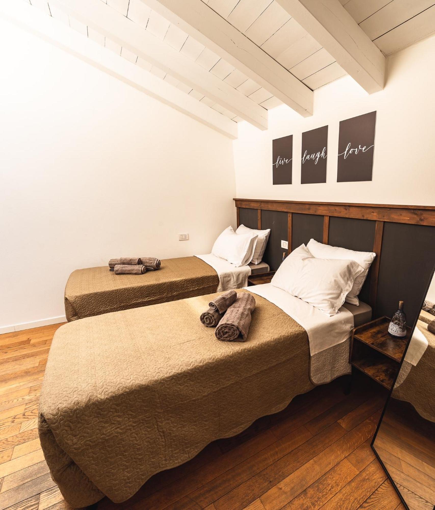 Luxury Industrial Apt Vicino Al Centro Con Garage เบรเชีย ภายนอก รูปภาพ